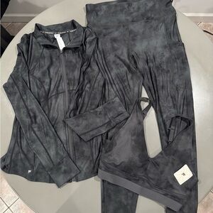 Fabletics “Onyx Smudge” Gray Activewear Set